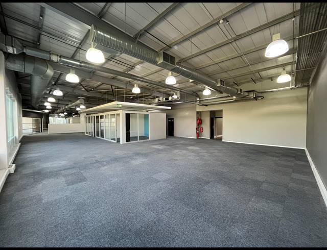 3,000M² OFFICE TO LET IN PAARDEN EILAND